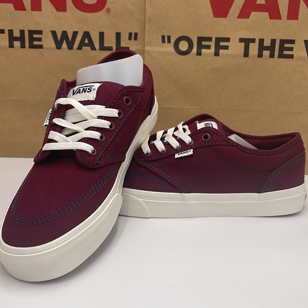 Vans Men's Burgundy Canvas Sneakers Atwood
Outdoor Port Rovale
VN000CX84QU - Picture 16 of 16
